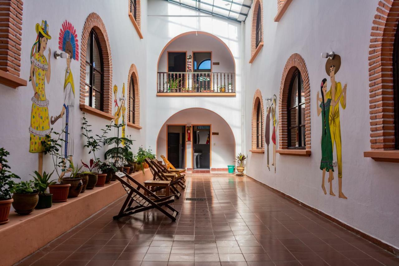 Casa Treveris - Non Profit Hostel Sucre Exterior foto